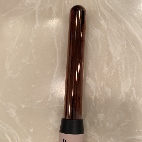 L’Ange Curl 1" (25MM) Titanium Curling Wand
. - Picture 3 of 3